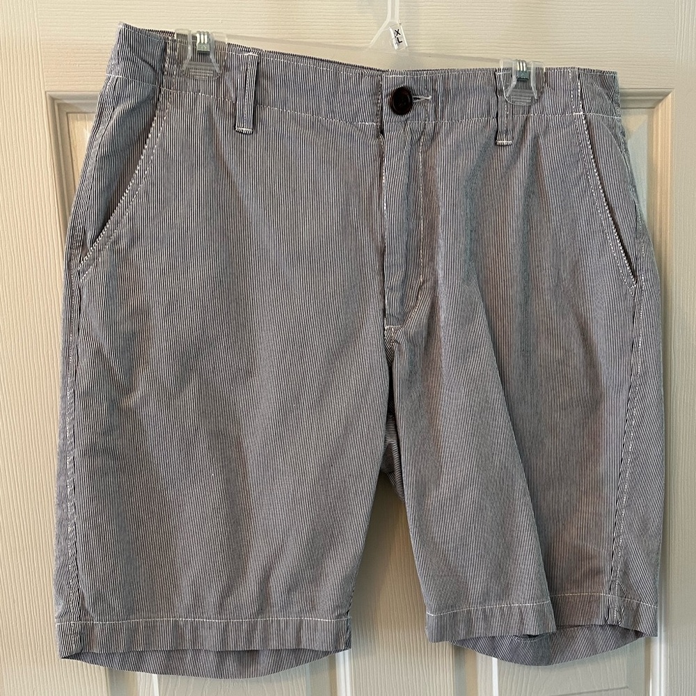 Aeropostale Men’s Size 32 Navy Blue/White Stripe Shorts